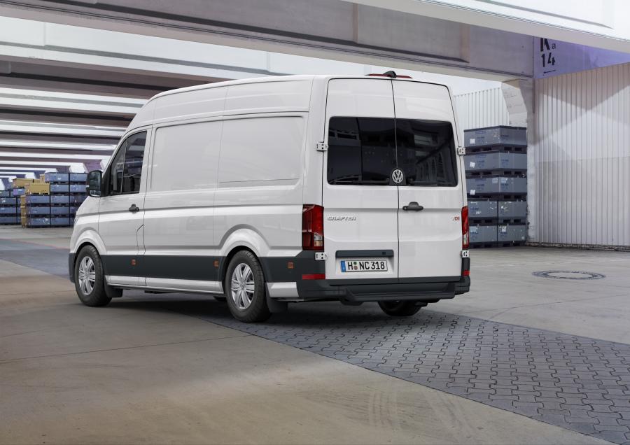  Volkswagen Crafter High Roof Van 2016 года  (фото 2 из 49)
